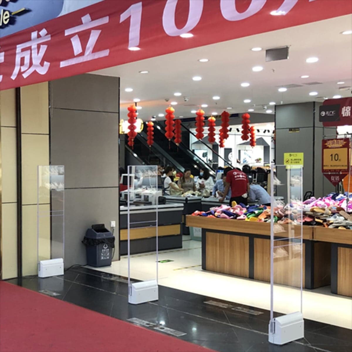 Sentra AM115 installed at a store entrance